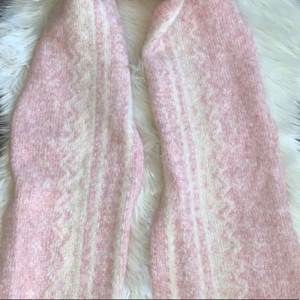 NWOT!âUniversalâThreadâ
Oblong Scarf! - Picture 5 of 6